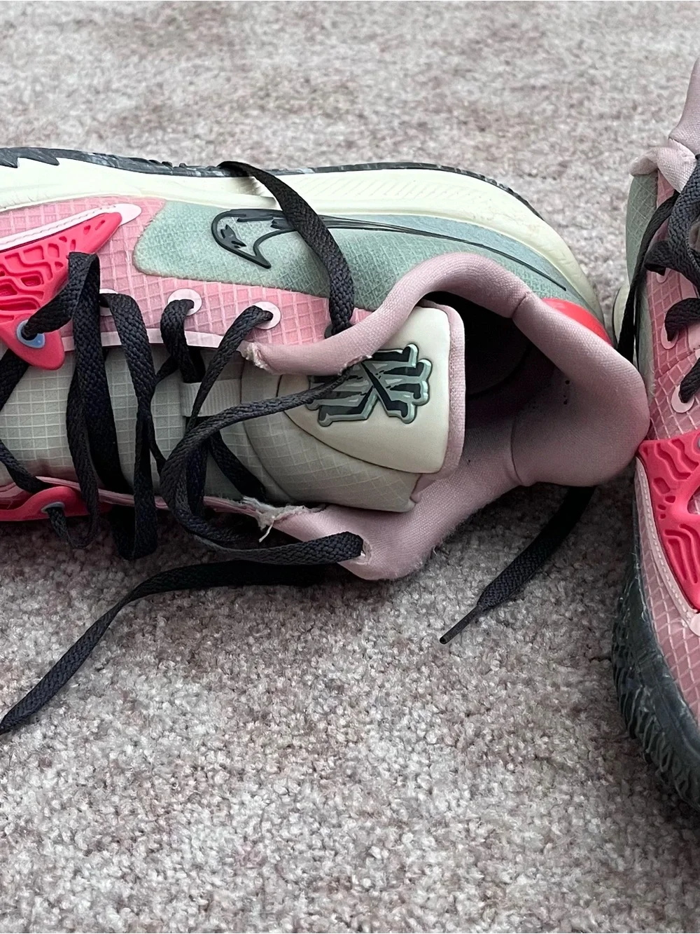 Men’s Nike Kyrie Low 4 Pale Coral Basketball Shoes